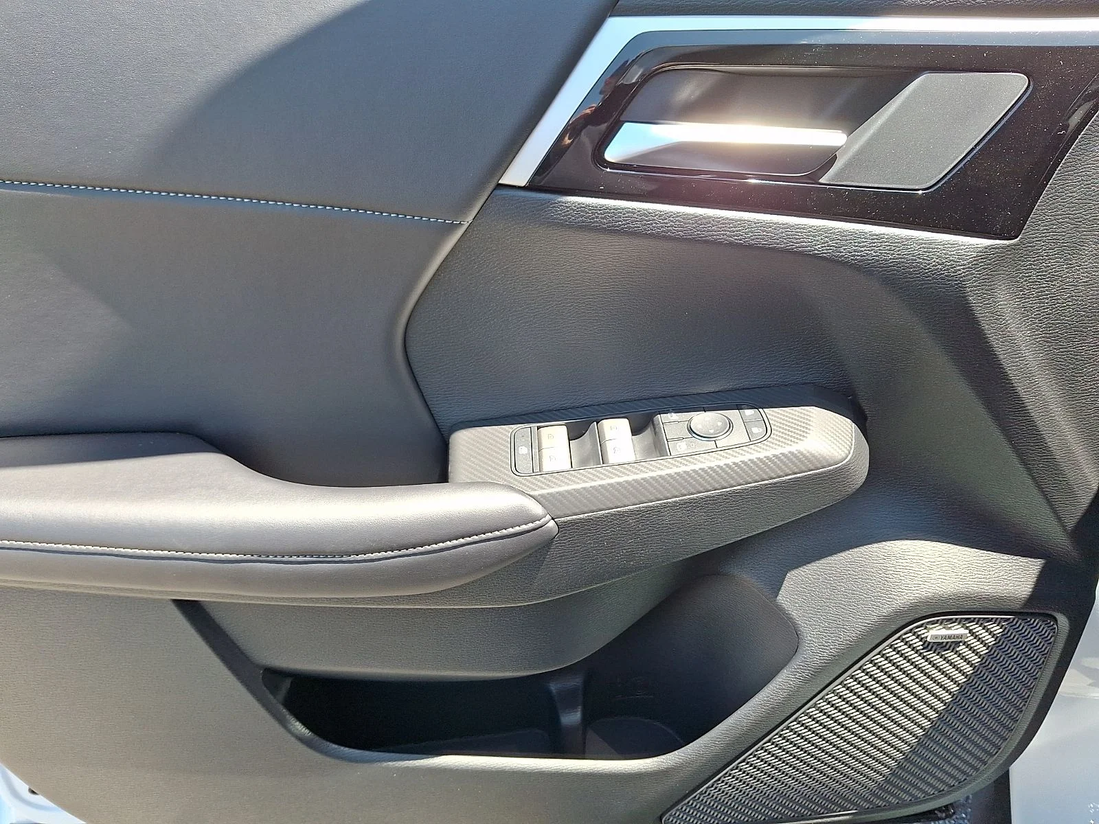 New 2026 White Mitsubishi LE image 13