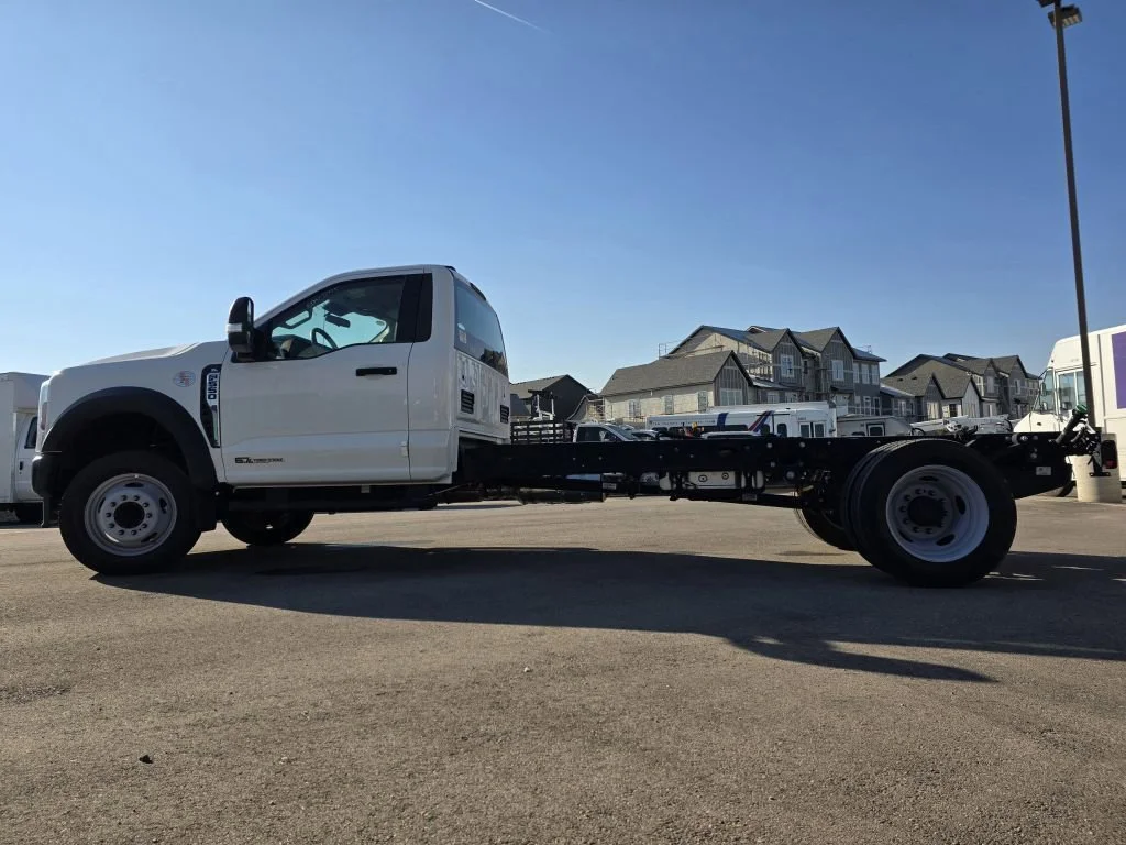 2025 Ford F-550 Super Duty Chassis Cab XL - Photo 20