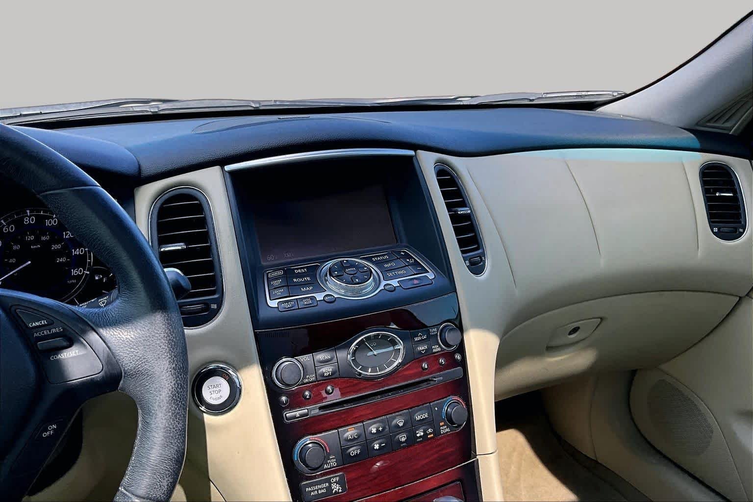 Pre-Owned 2017 INFINITI QX50