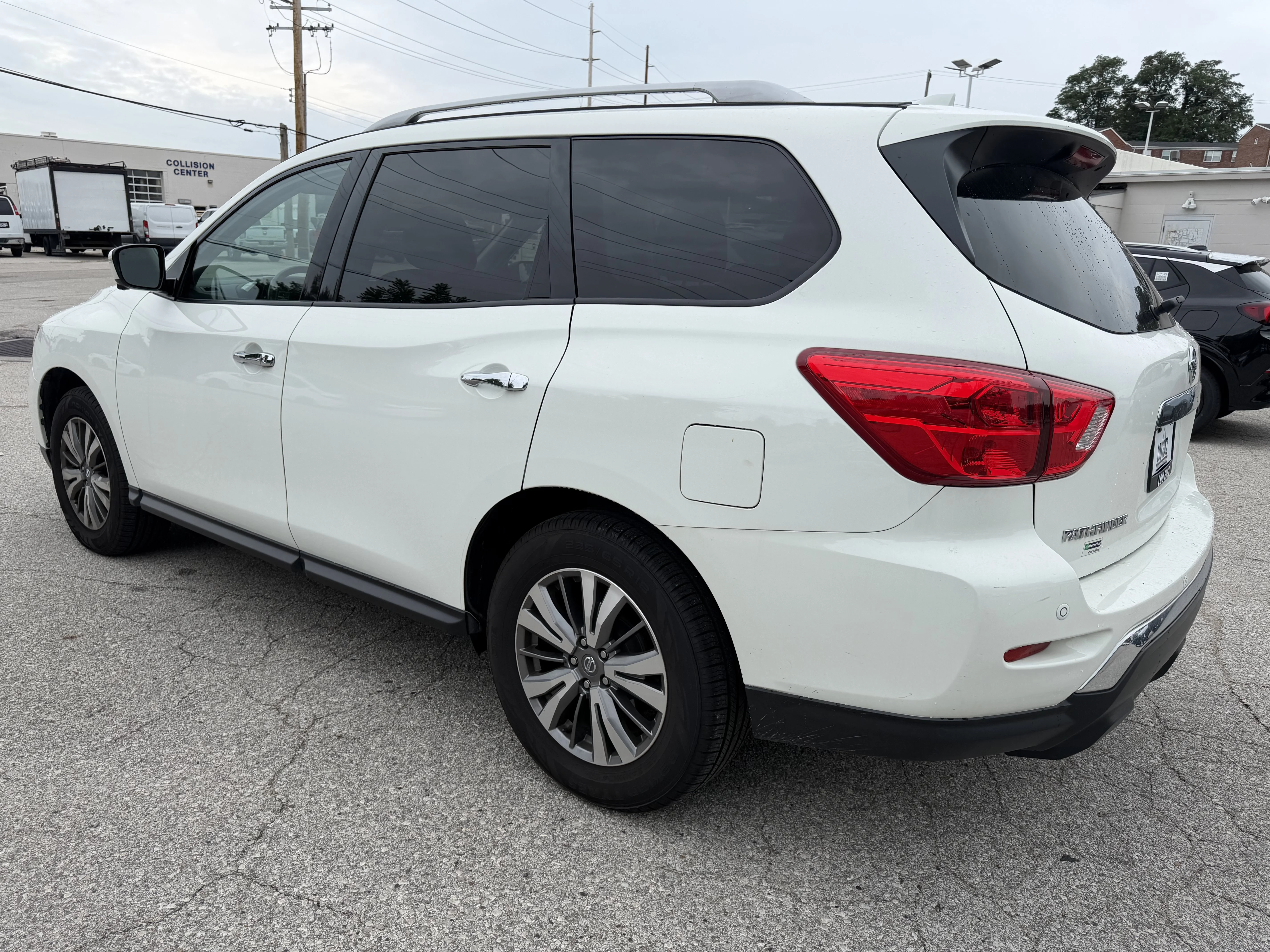 Used 2019 Glacier White Nissan SL image 5