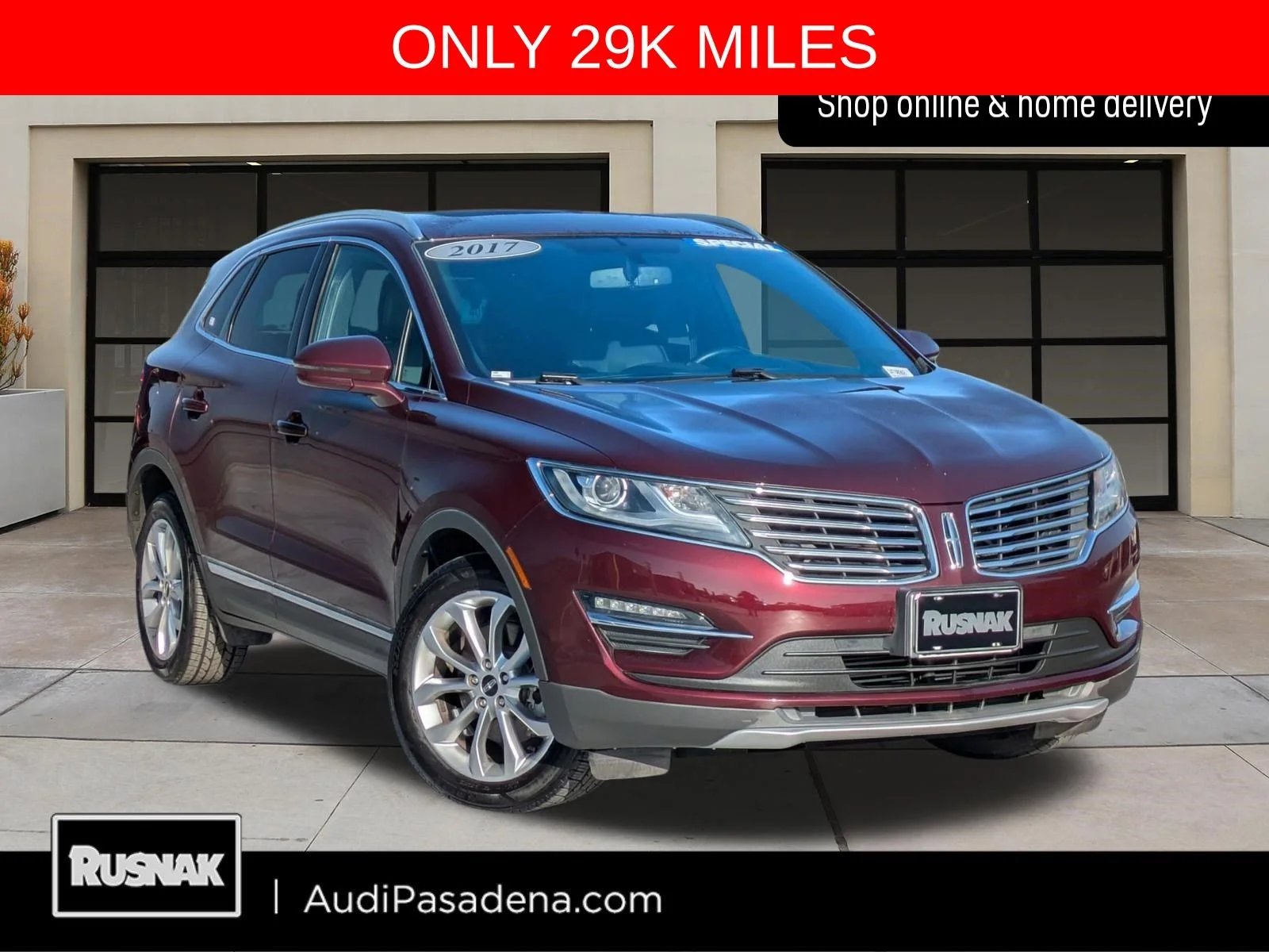 Used 2017 Red Lincoln Select image 1