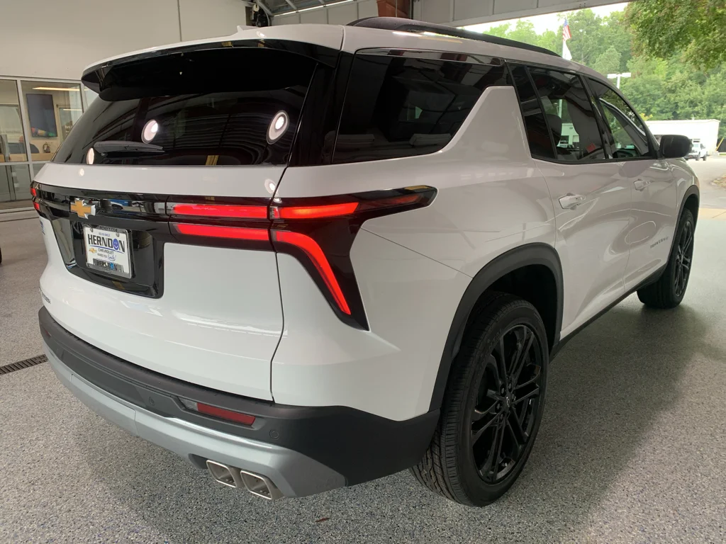2027 Chevrolet Traverse LT - Photo 11