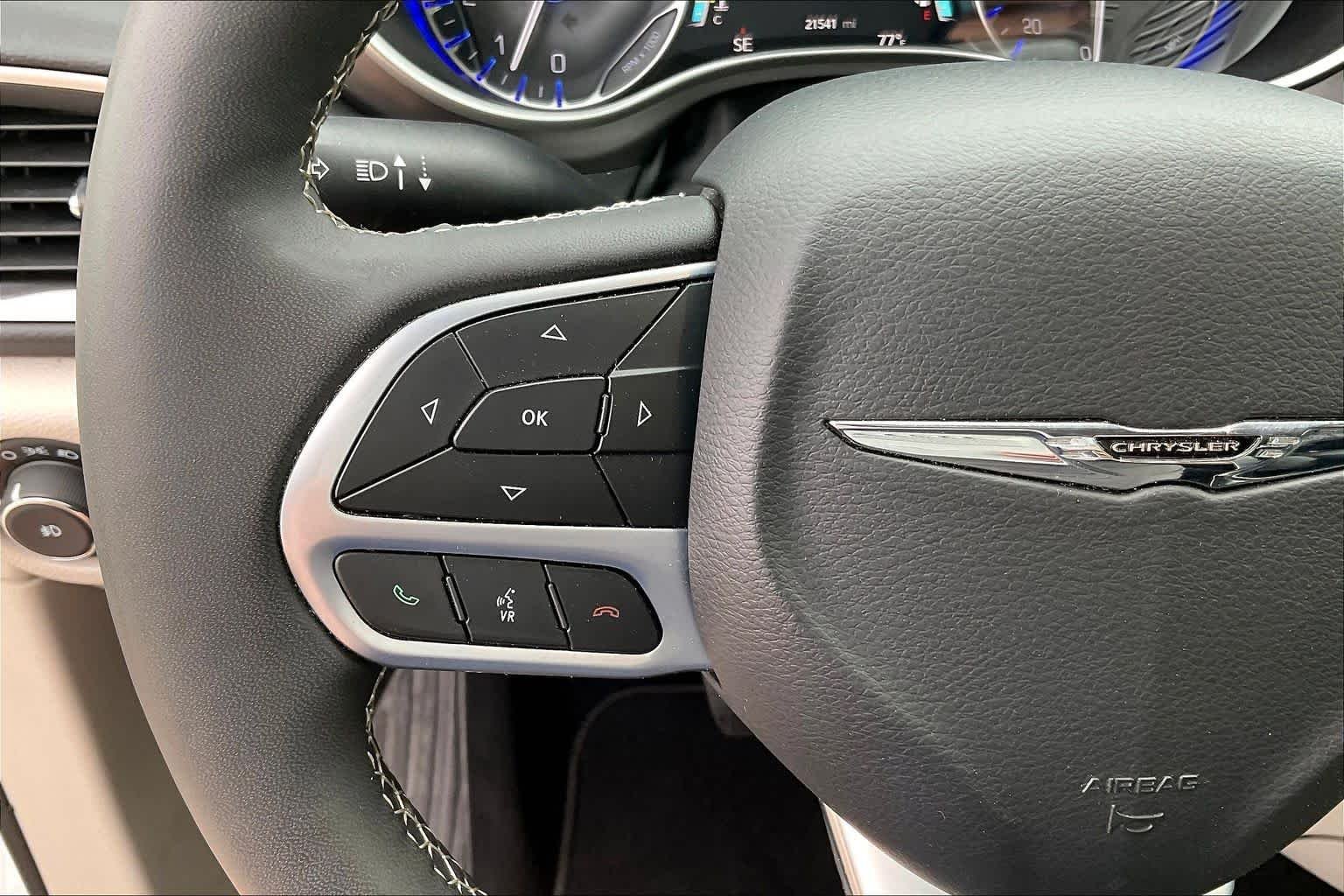 Used 2024 Bright White Clearcoat Chrysler Touring L image 23