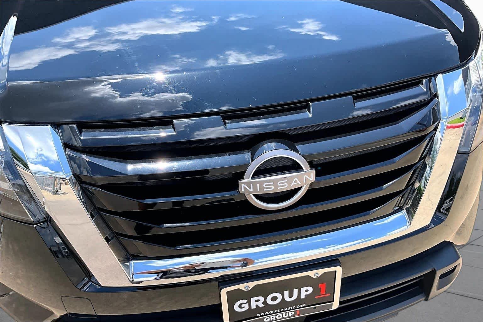 Used 2025 Super Black Nissan SV image 28
