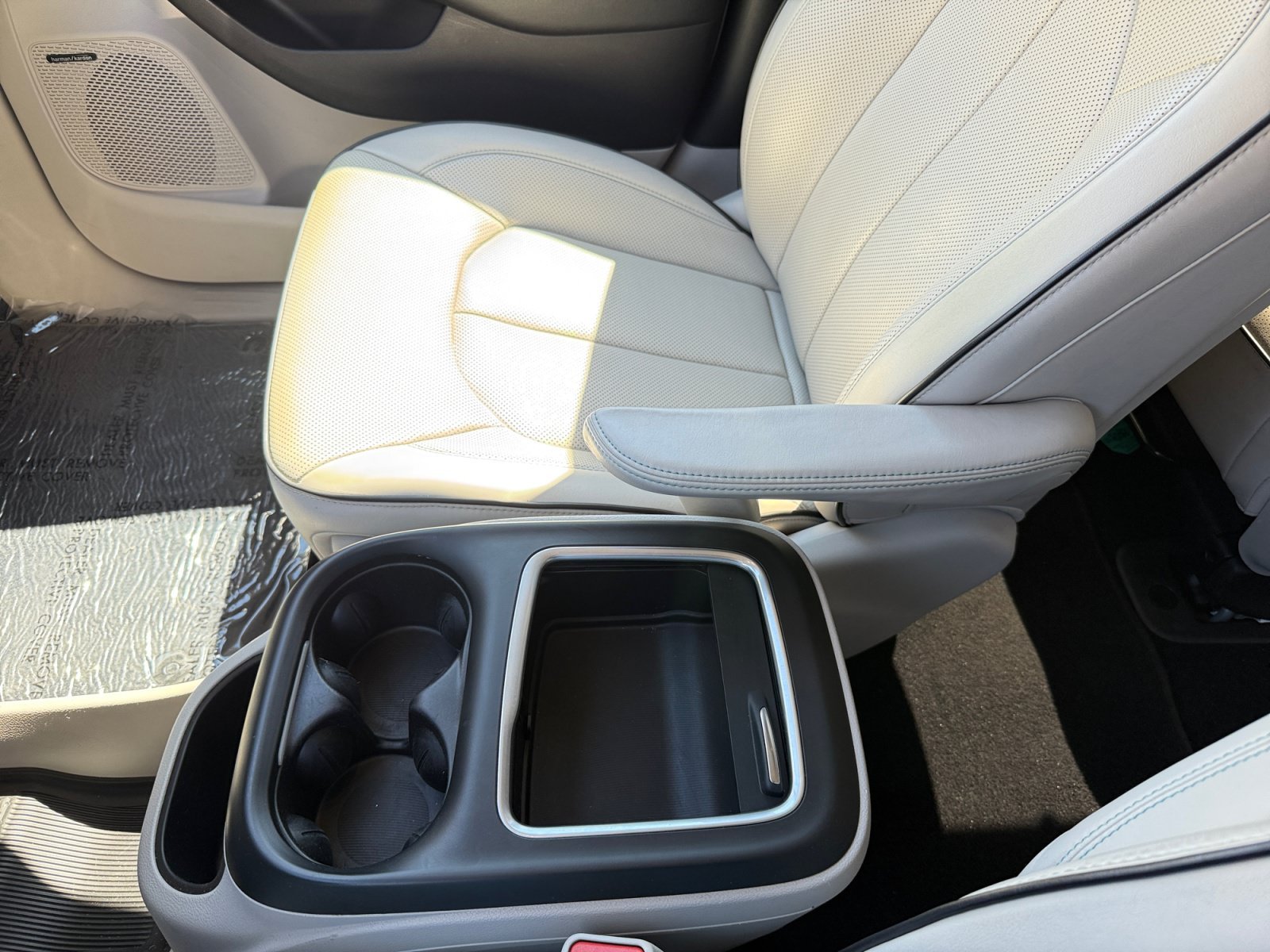 Used 2018 Billet Silver Metallic Chrysler Limited image 14