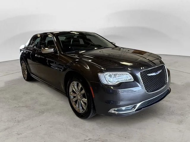 Used 2020 Granite Crystal Metallic Clearcoat Chrysler Limited image 8