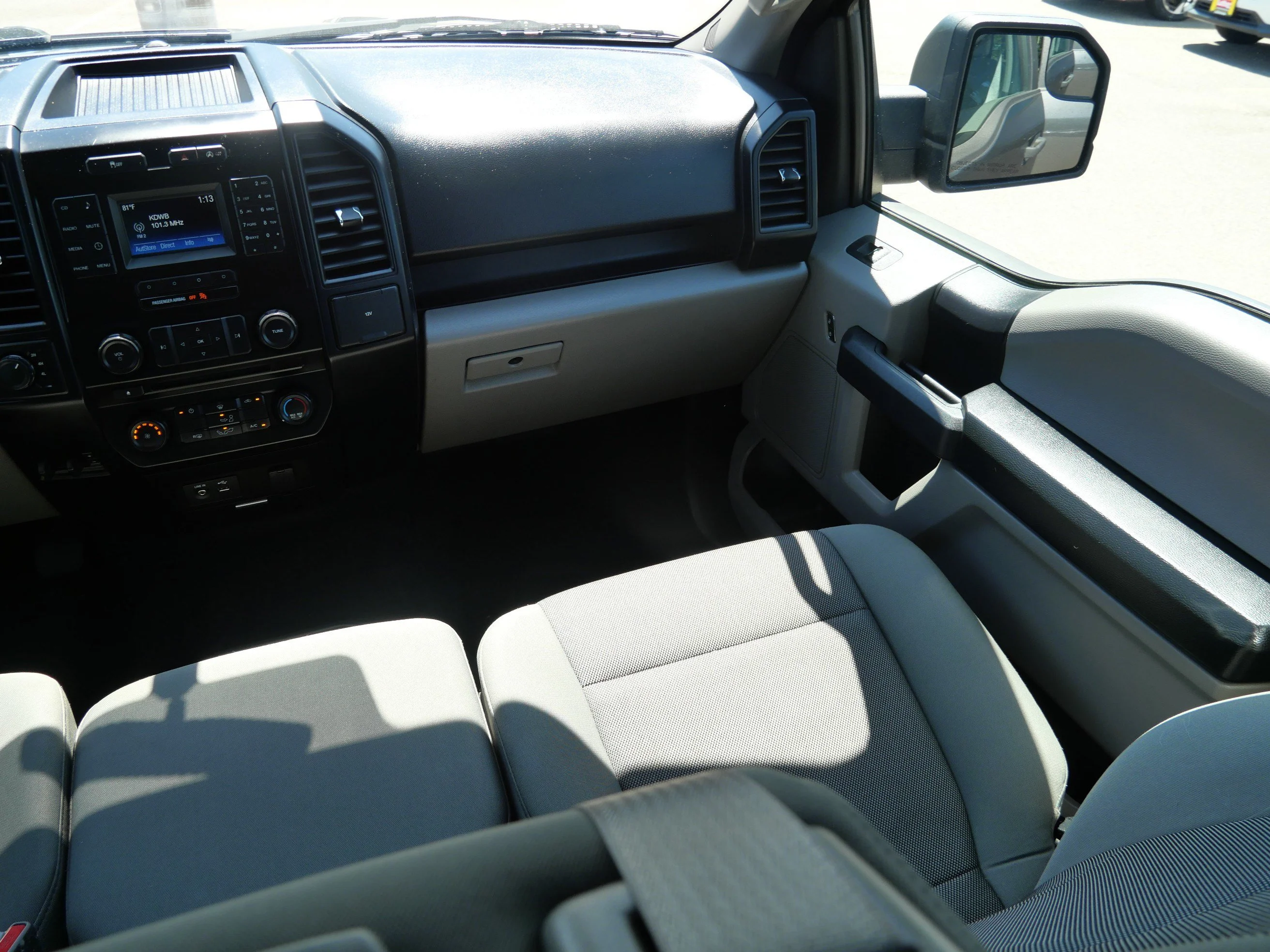 Used 2015 Magnetic Metallic Ford XL image 11