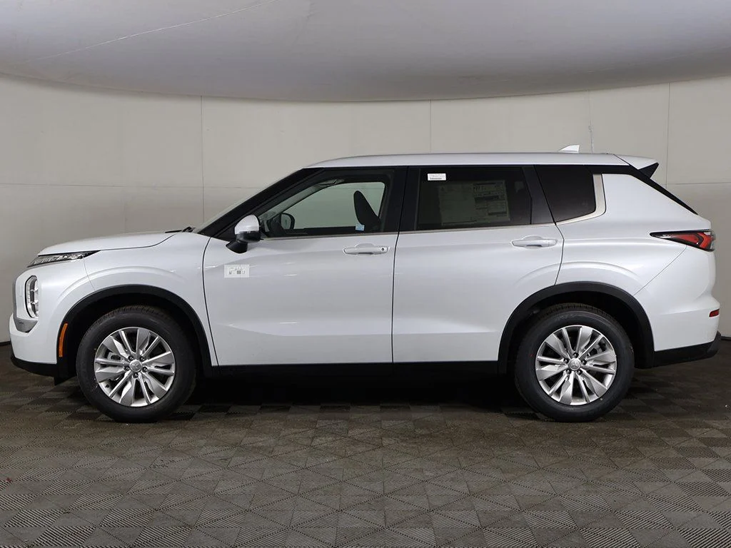 New 2026 White Mitsubishi ES image 18