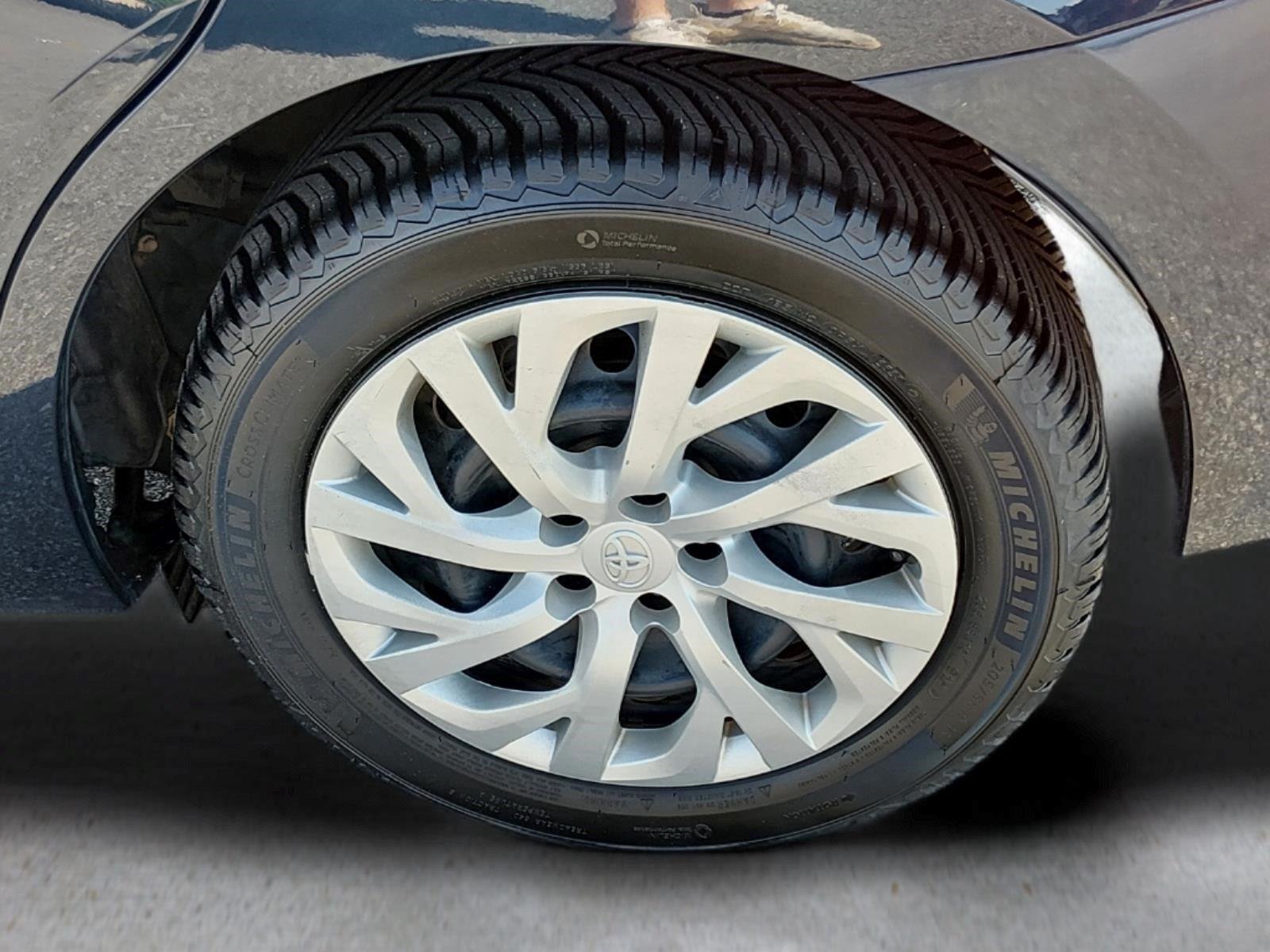 Used 2018 Galactic Aqua Mica Toyota LE image 12
