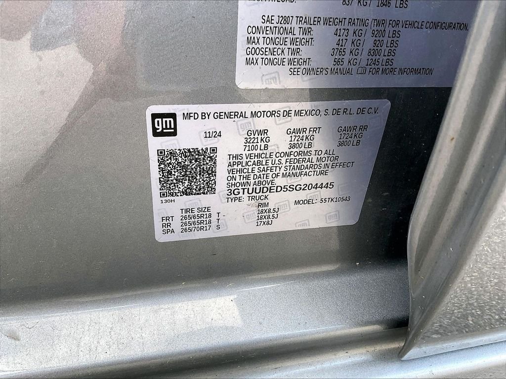 Used 2025 Sterling Metallic GMC SLT image 32