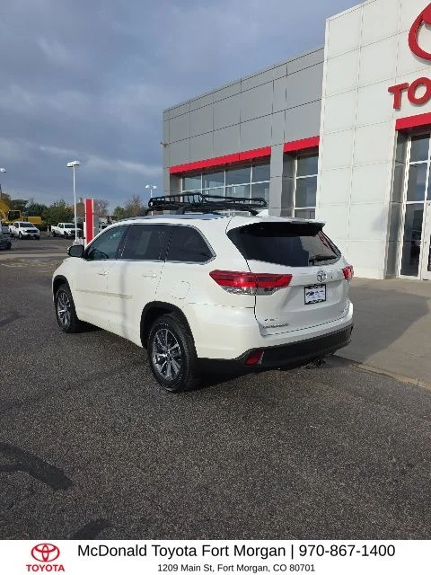 Used 2017 White Toyota XLE image 3
