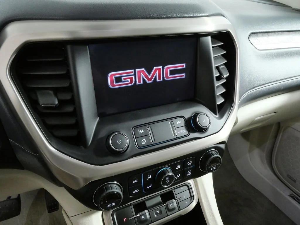 Used 2020 White GMC Denali image 14