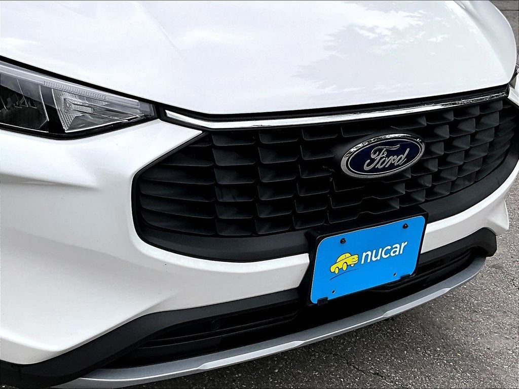 Used 2023 White Metallic Ford Active image 32