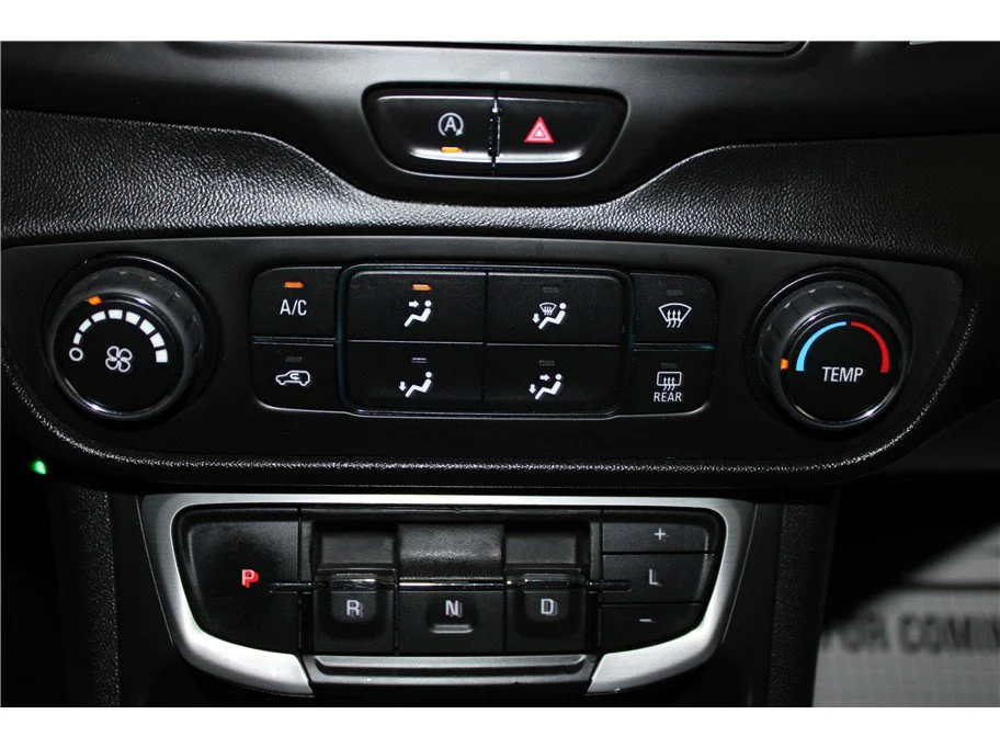 Used 2022 Summit White GMC SLE image 31