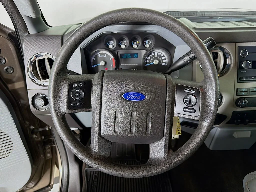 Used 2015  Ford Lariat image 13