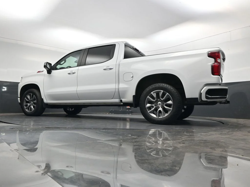 Used 2022 White Chevrolet RST image 45