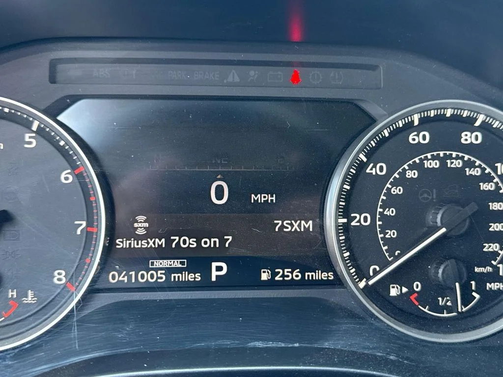 Used 2025 White Diamond Mitsubishi SE image 14