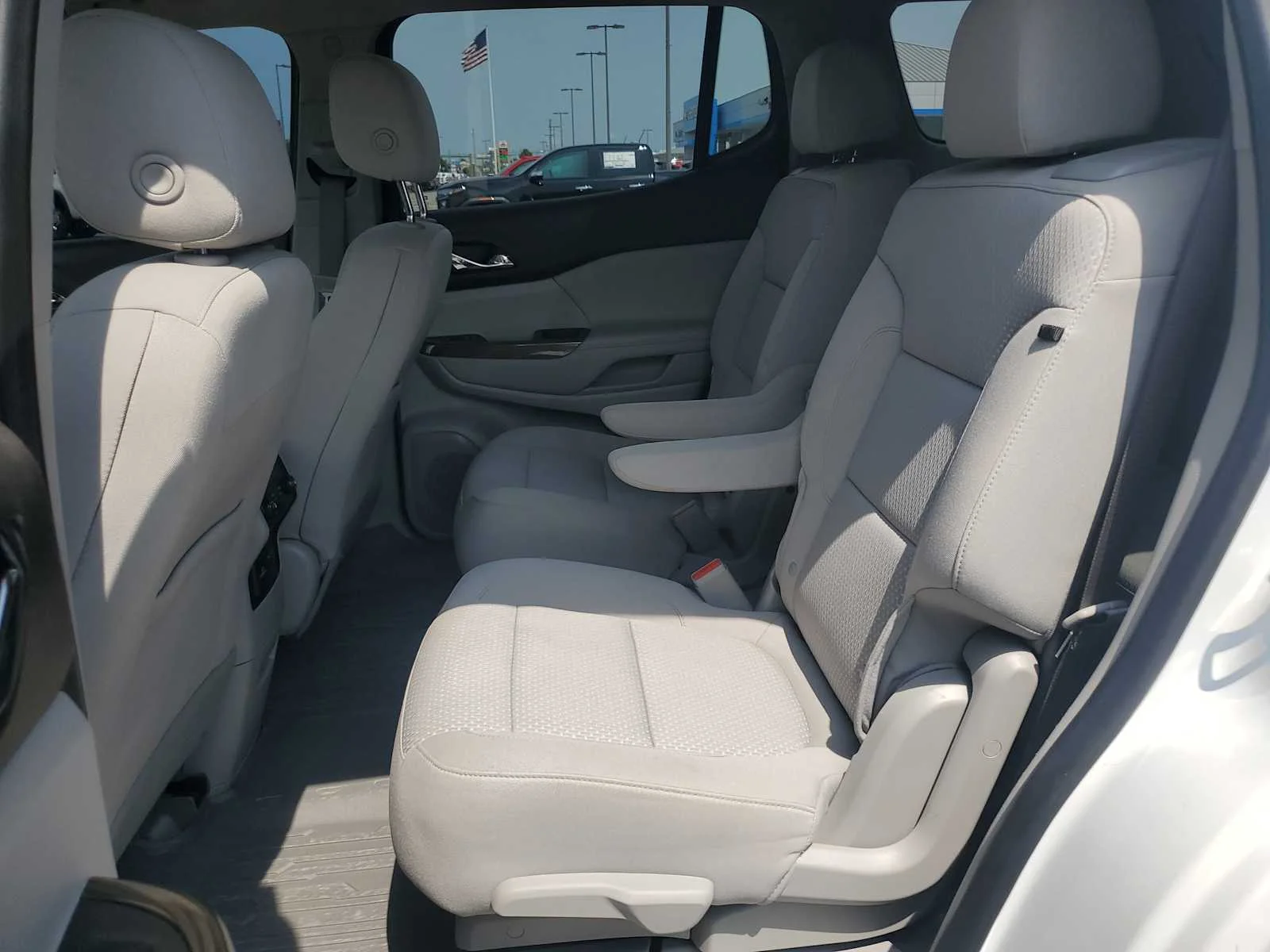 Used 2020 SUMMIT WHITE GMC SLE image 22