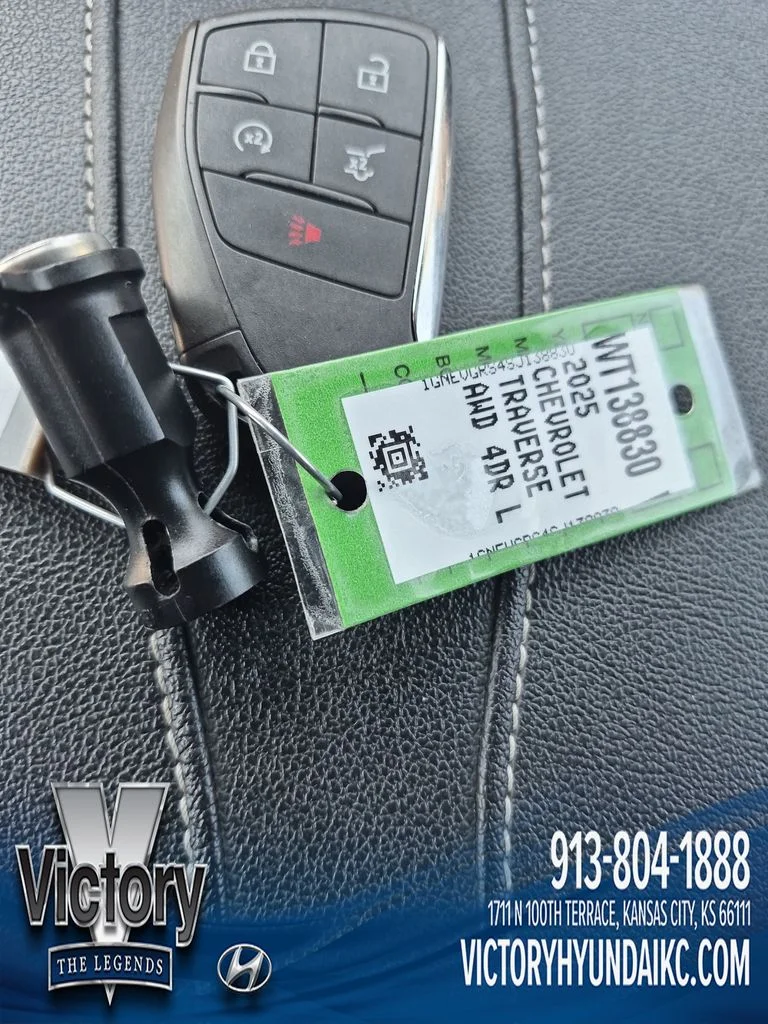 Used 2025 Gray Chevrolet LT image 28