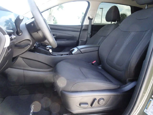 Used 2025 Green Hyundai SEL image 7