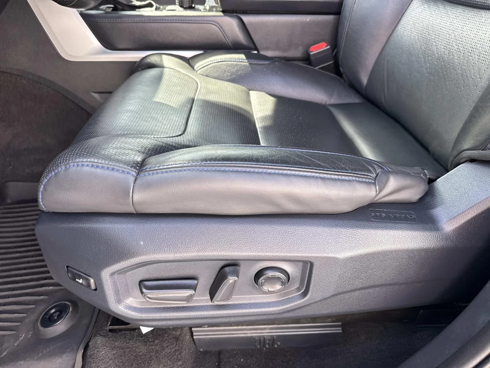 2022 Toyota Tundra Platinum - Photo 17