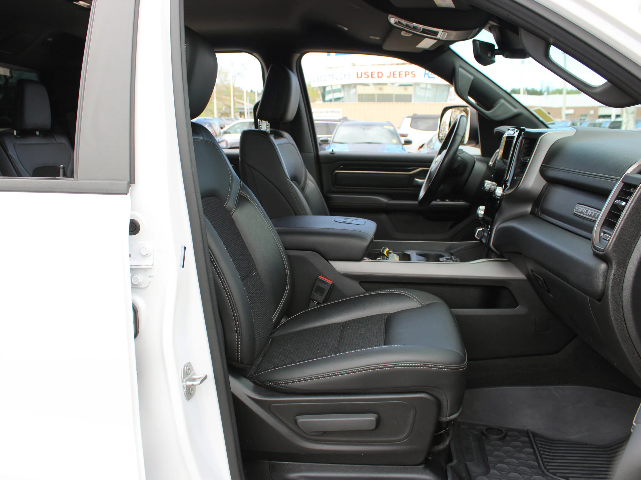 Certified Used 2022 White RAM Sport * No Accidents | HEMI V8 | Remote Start | Trailer Tow Group | Apple CarPlay | Bed Utility image 21