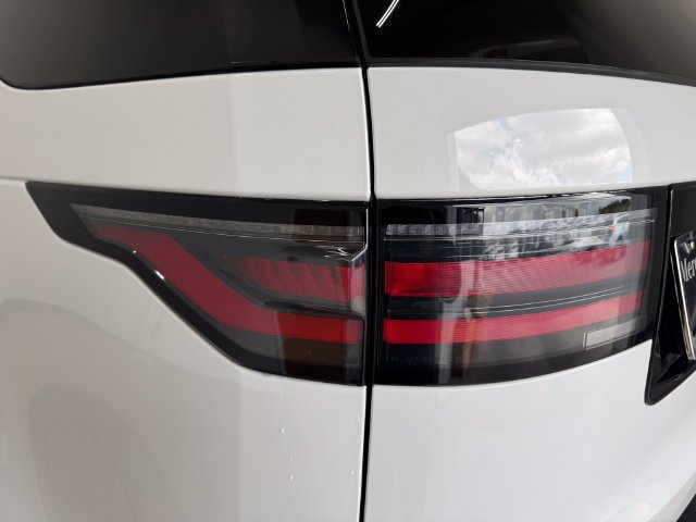 Used 2024 Fuji White Land Rover Dynamic SE image 34