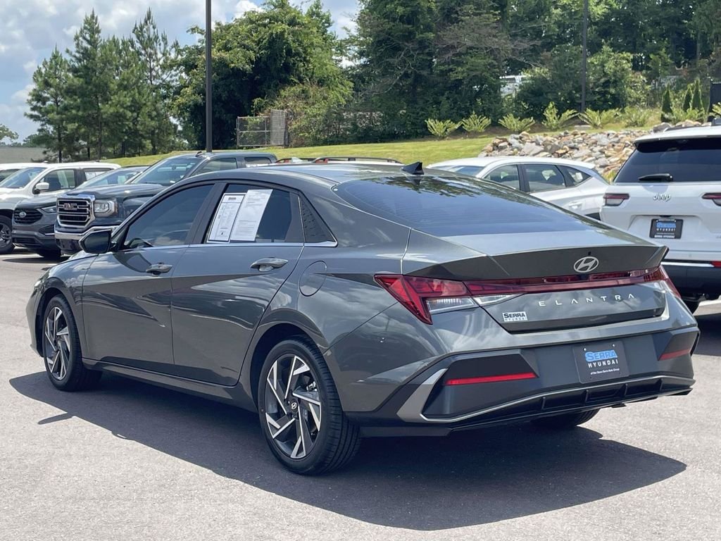 Used 2025 Gray Hyundai SEL Convenience image 4