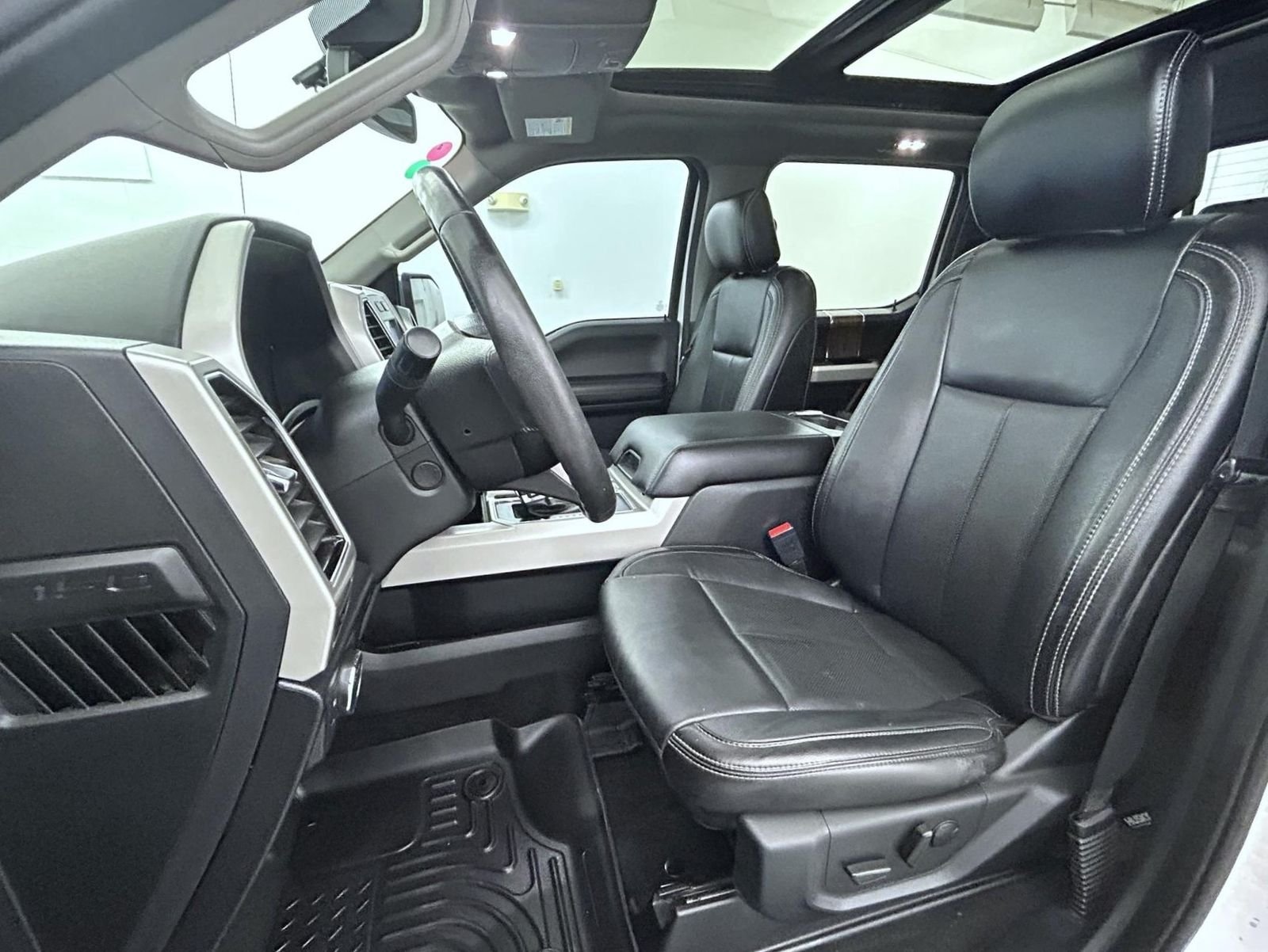 Used 2019 White Ford Lariat image 10
