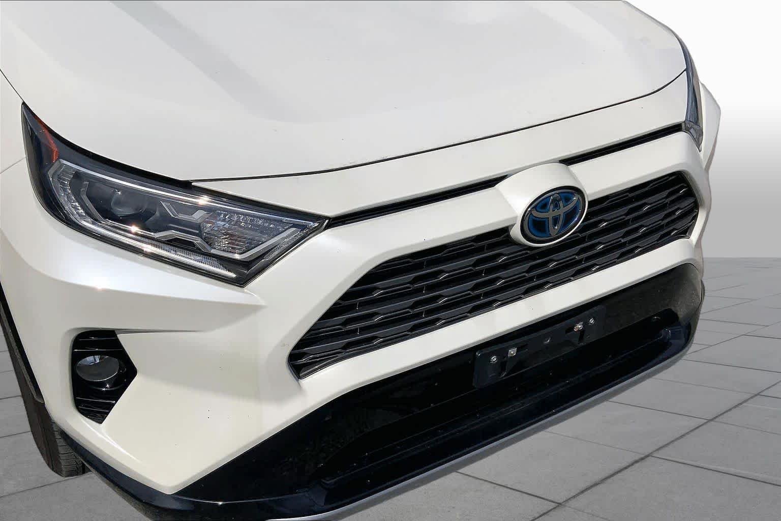 Certified Used 2021 Blizzard Pearl / Midnight Black Metallic Toyota Hybrid XSE image 30