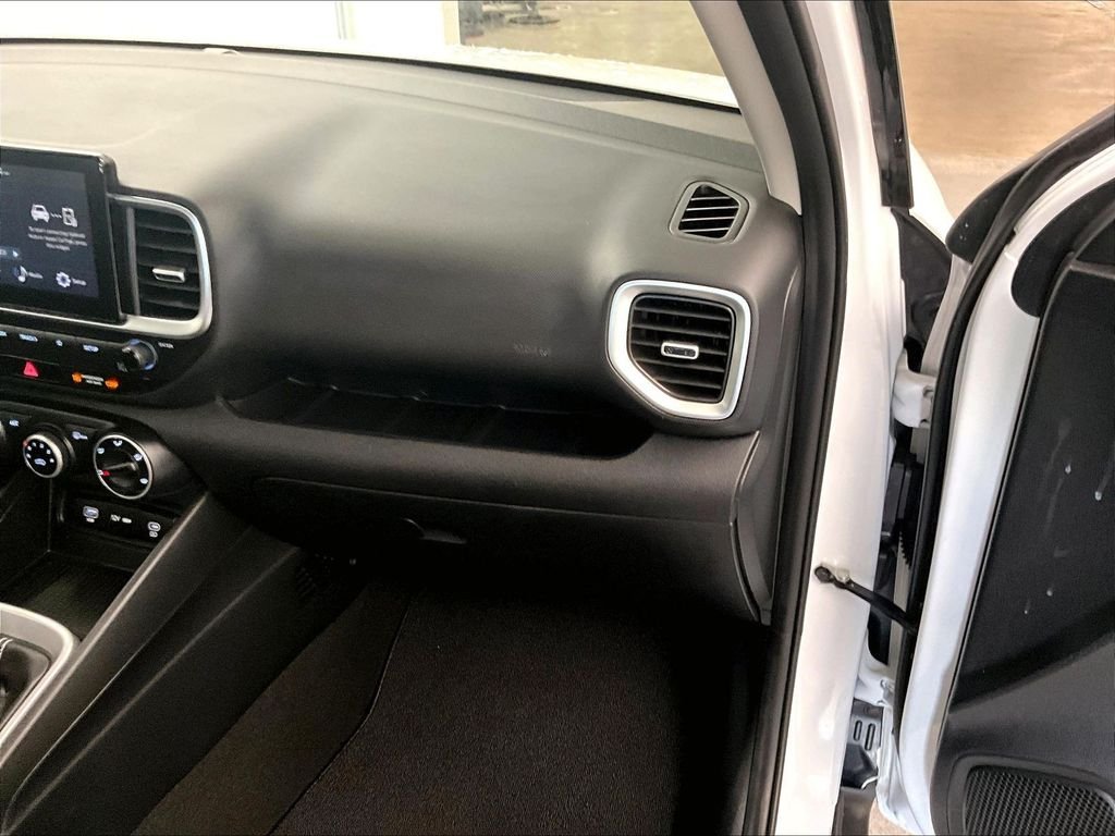 Used 2025 Lunar White Hyundai SE image 13