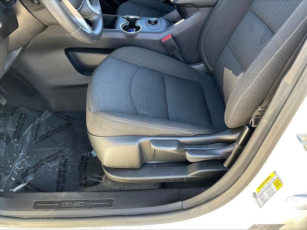 Used 2024 White GMC SLE image 33