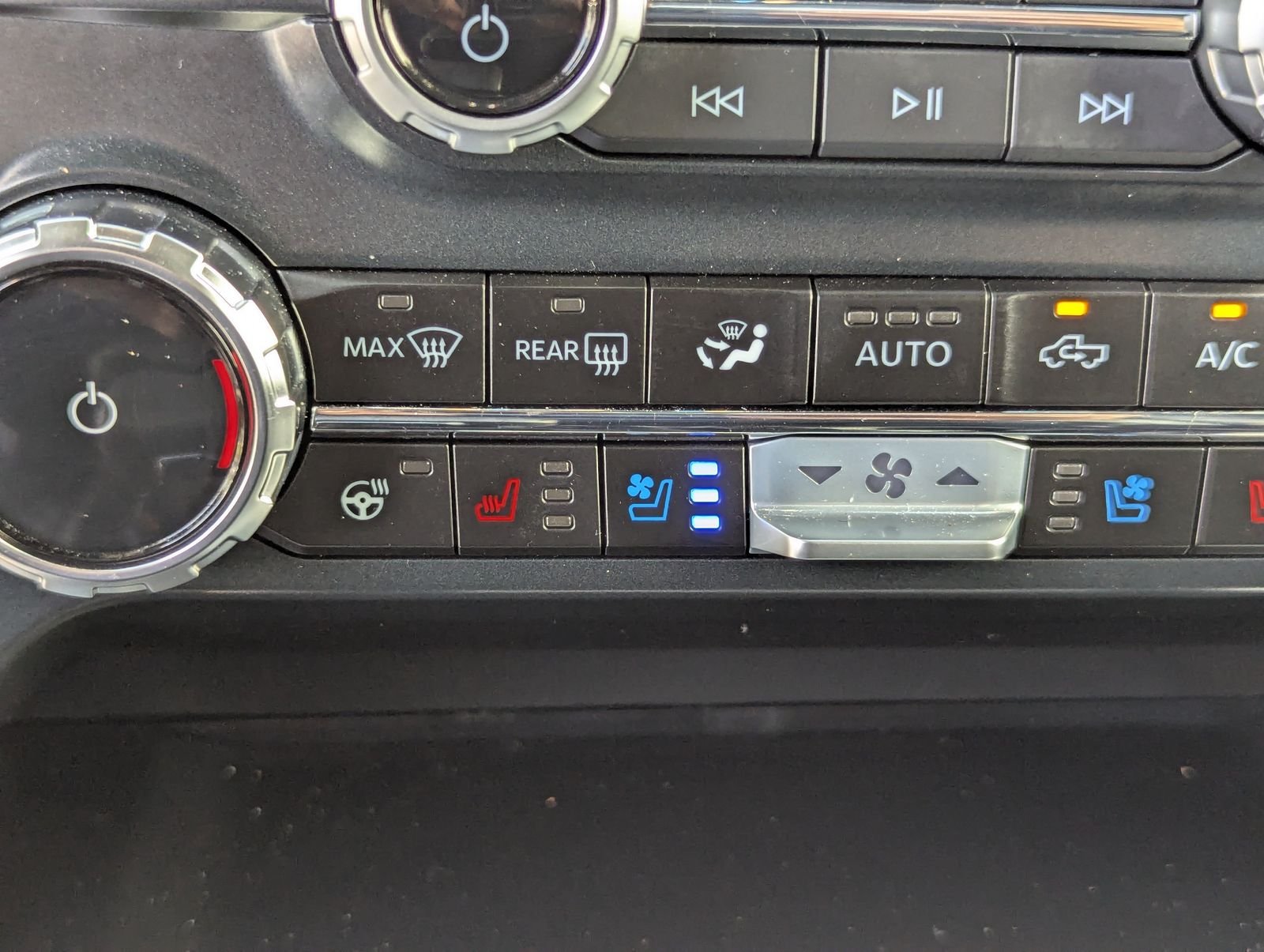Certified Used 2025 Blue Metallic Ford Lariat image 31