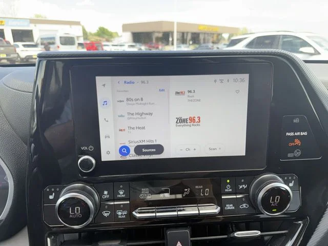 2025 Toyota Highlander LE - Photo 16