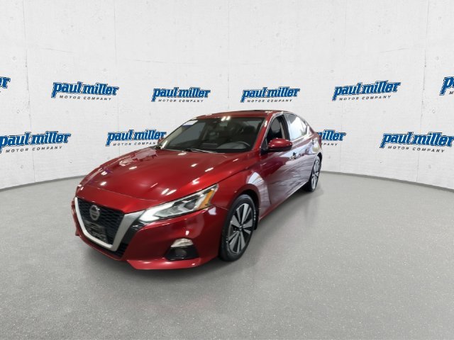 Certified Used 2019 Red Nissan 2.5 SV image 4