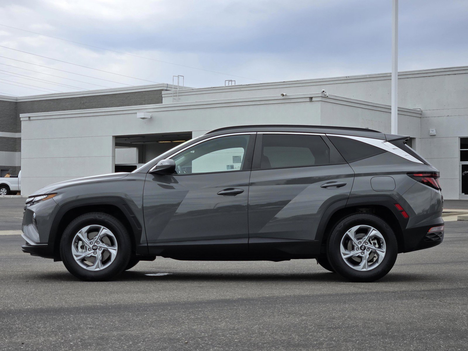 Certified Used 2024 Hampton Gray Hyundai SEL image 7