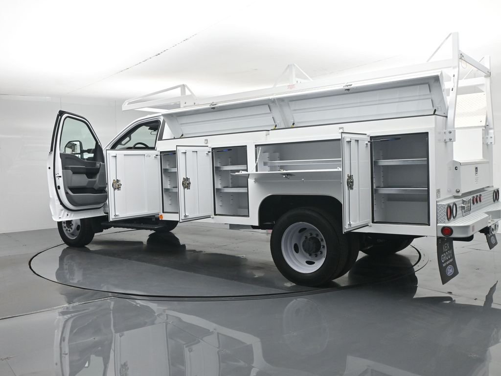 2025 Ford F-550 Super Duty Chassis Cab XL - Photo 39