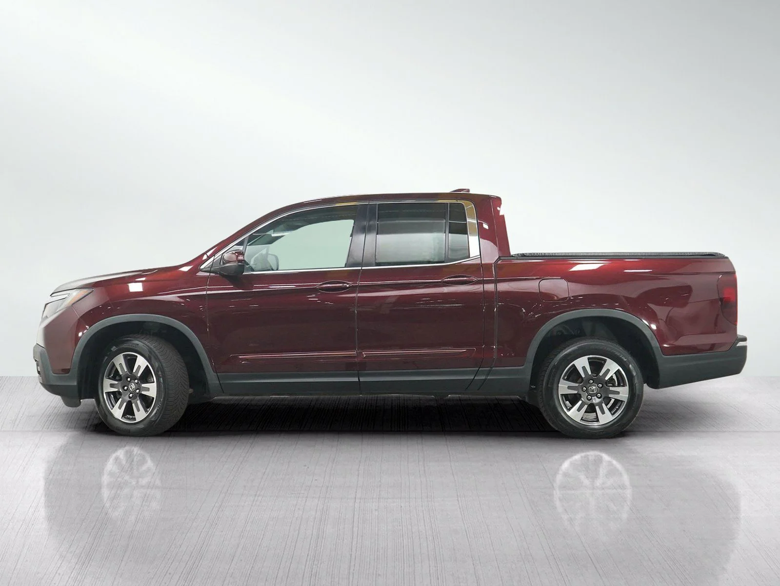 Used 2019 Honda Ridgeline RTL with VIN 5FPYK3F55KB025182 for sale in Burnsville, Minnesota