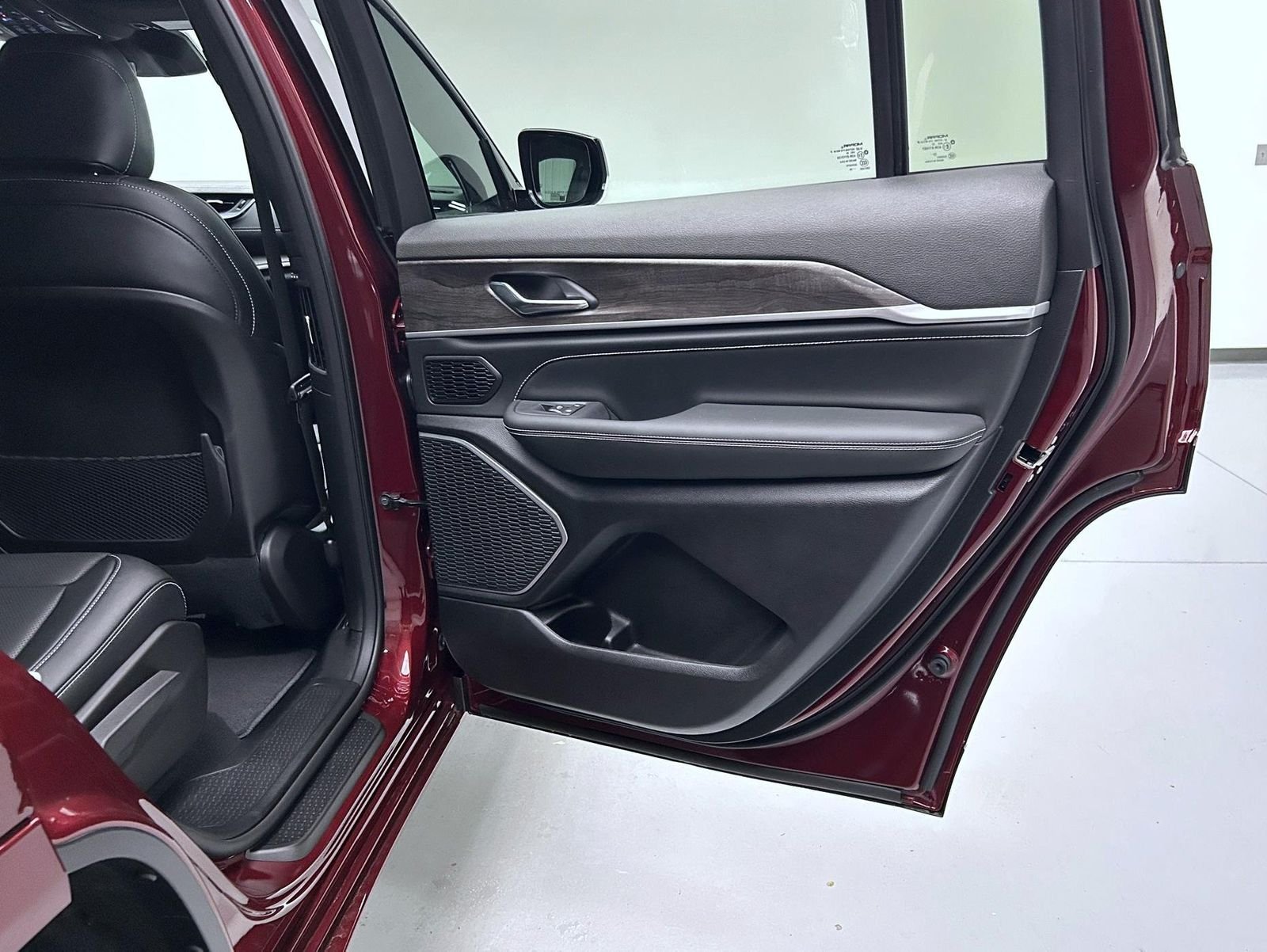 New 2026 Velvet Red Pearlcoat Jeep Limited Reserve image 17