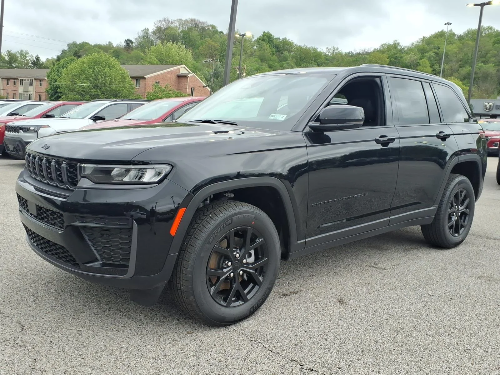 New 2026 Diamond Black Crystal Pearlcoat Jeep Altitude image 2