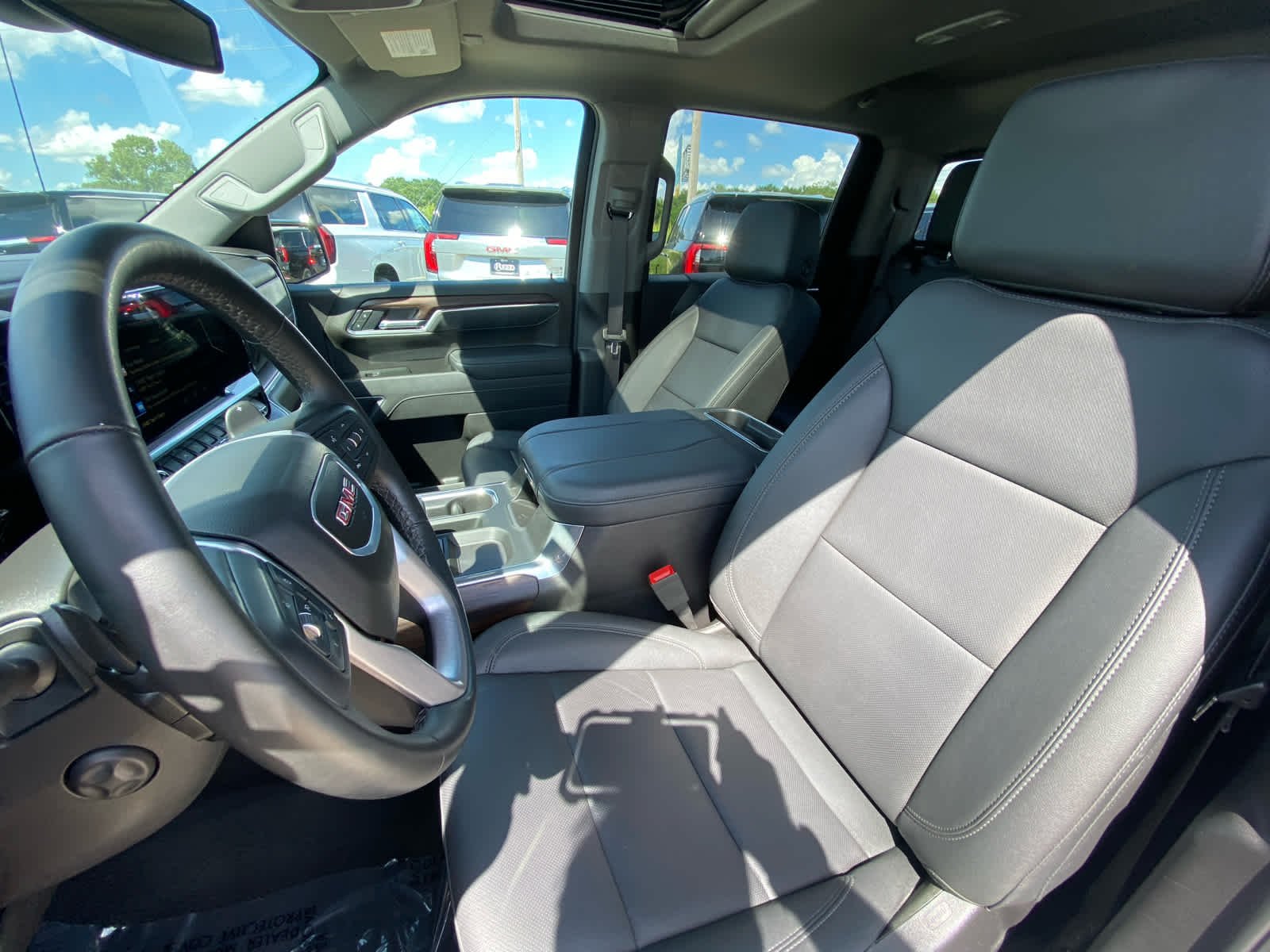 Used 2025 White Frost Tricoat GMC SLT image 20
