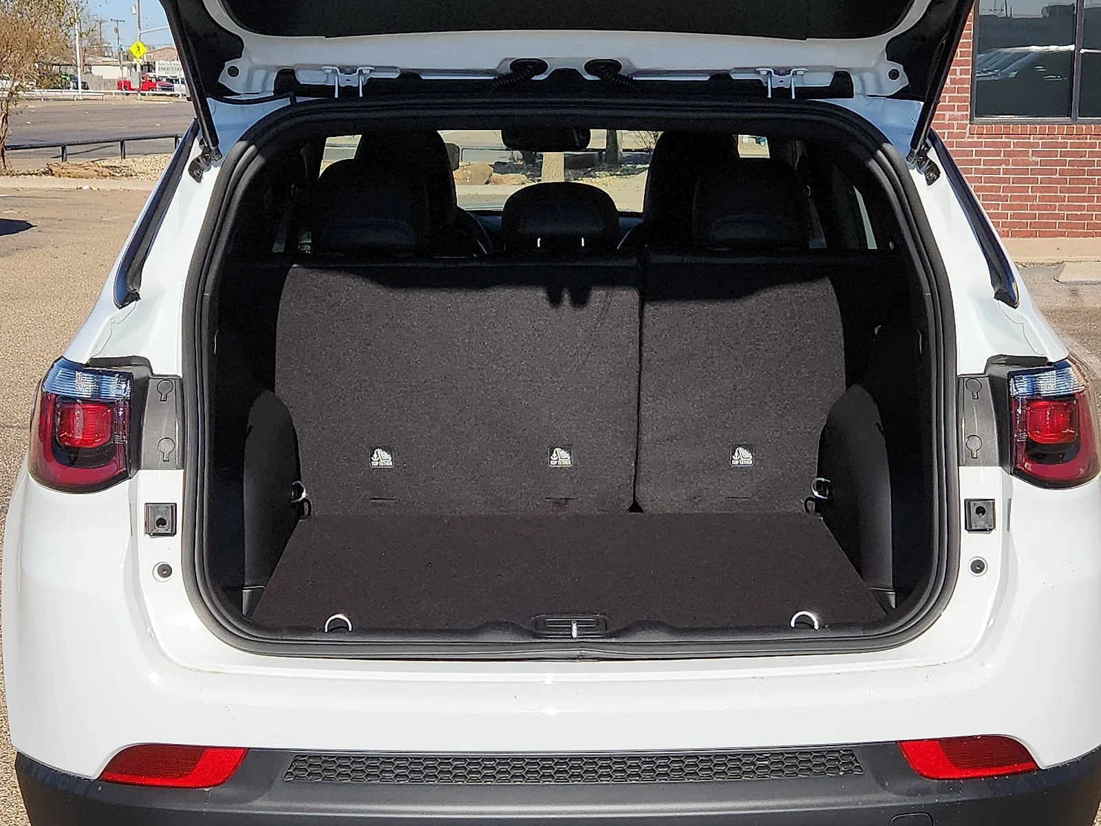 New 2026 PW7 Bright Whit Jeep LATITUDE ALTITUDE 4X4 image 9