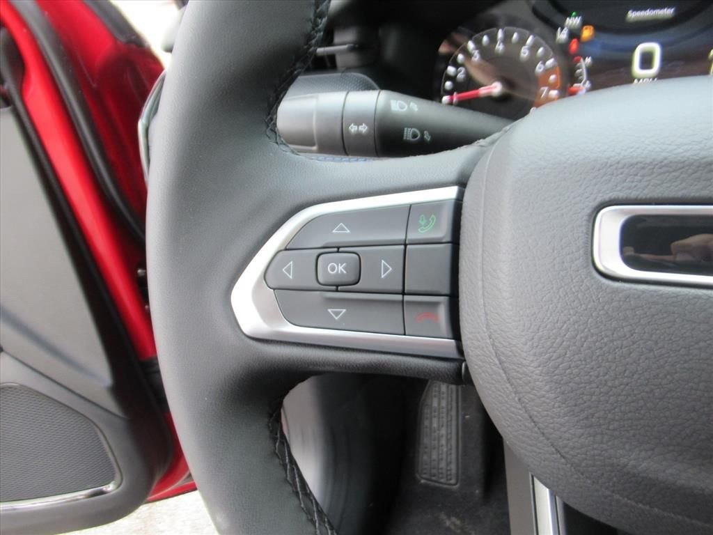 New 2026 Red Hot Pearlcoat Jeep Latitude Altitude image 18