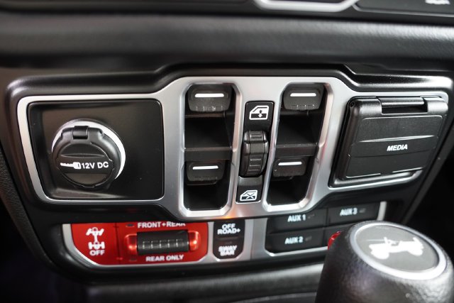 Used 2025 Hydro Blue Pearlcoat Jeep Rubicon image 27