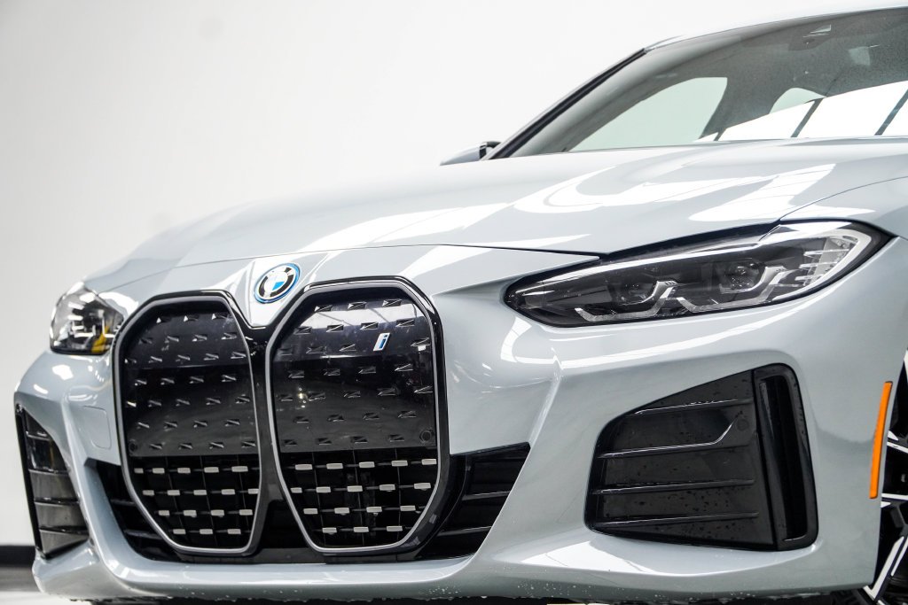 Used 2023 Gray BMW eDrive40 image 2