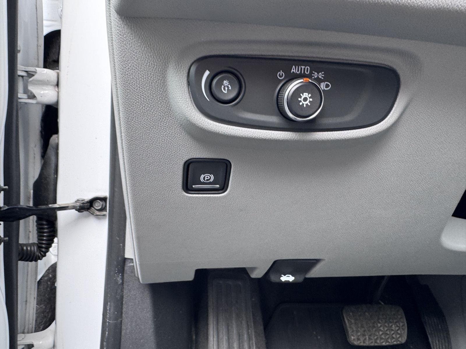 Used 2019 Summit White GMC SLE image 13