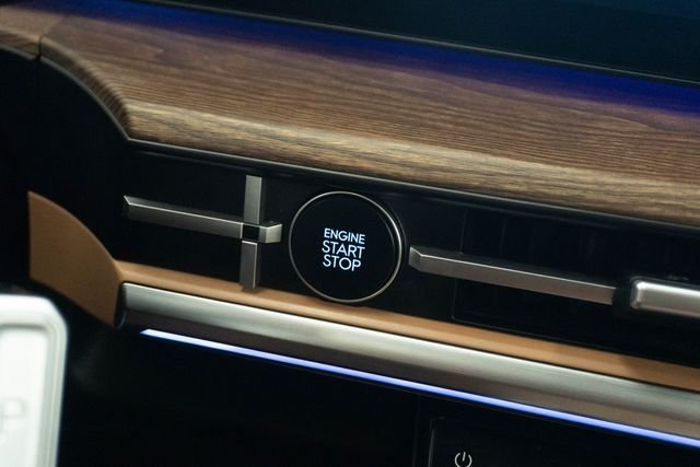 2025 Hyundai Santa Fe Limited - Photo 17