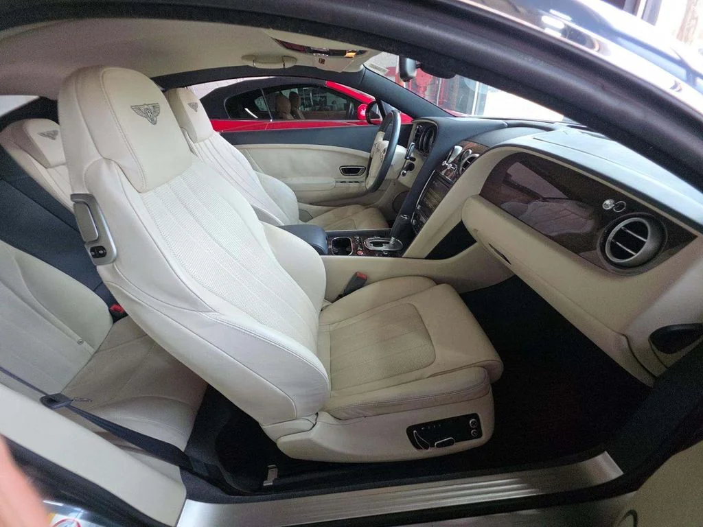 Used 2013 Blue Bentley V8 image 7