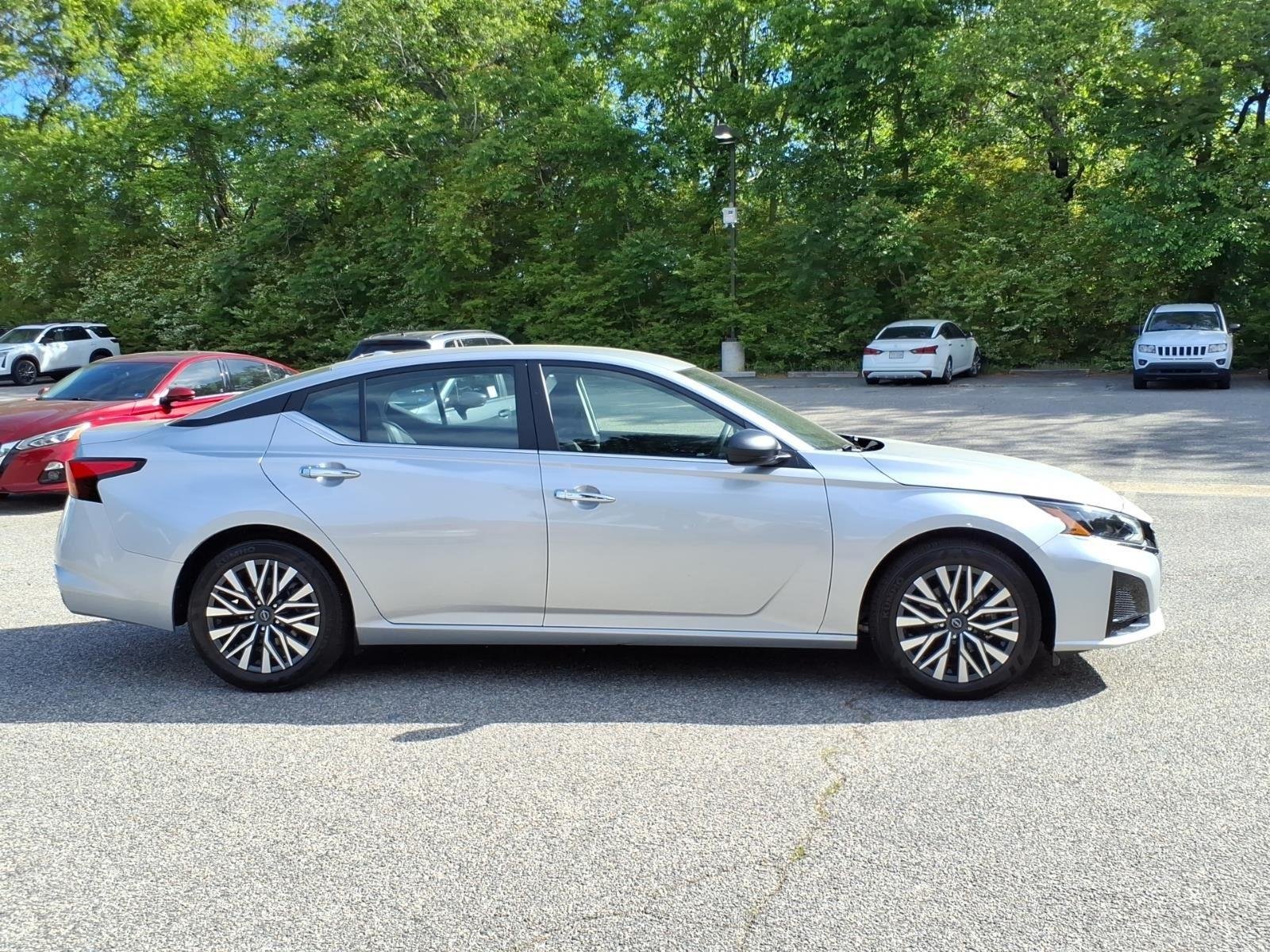 Used 2024 Brilliant Silver Metallic Nissan 2.5 SV image 6