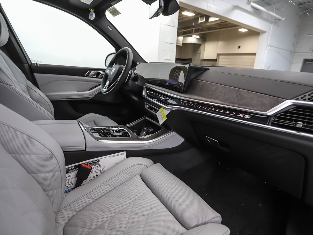 Used 2026 Gray Metallic BMW xDrive40i image 29